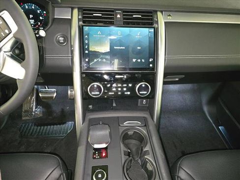 New 2026 Land Rover Discovery Limited Edition AWD/4WD image 23
