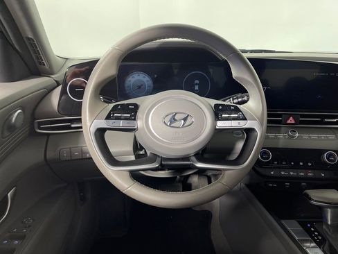 Used 2023 Hyundai Elantra SEL w/ Convenience Package image 16