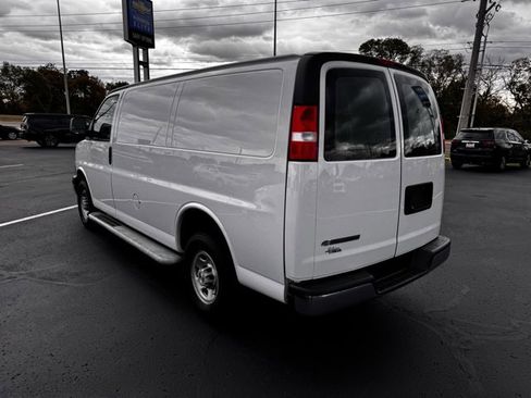 Used 2023 Chevrolet Express 2500 w/ Driver Convenience Package image 4