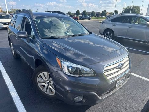 Used 2017 Subaru Outback 2.5i Premium AWD/4WD image 3
