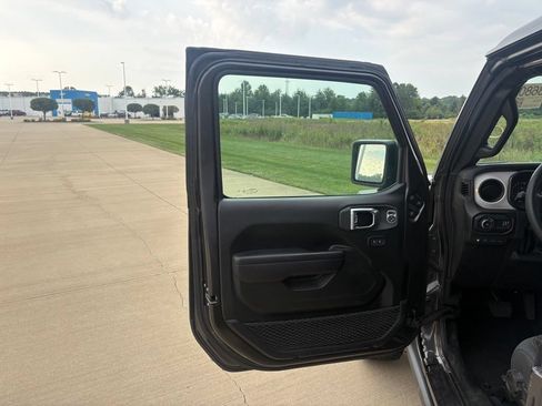 Used 2024 Jeep Wrangler Unlimited AWD/4WD image 10