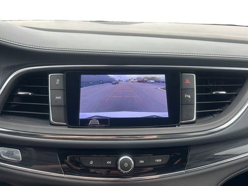 Used 2021 Buick Enclave Essence image 18