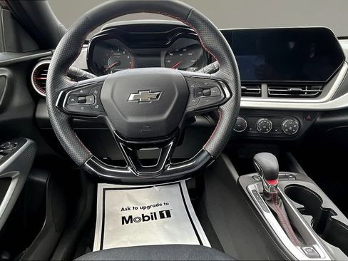Used 2024 Chevrolet Trax RS FWD image 8