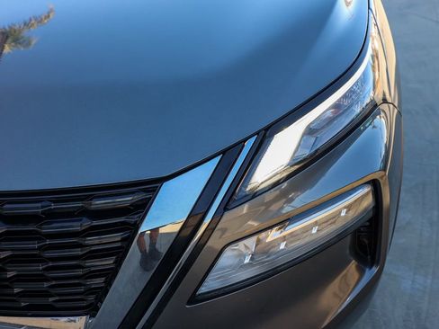 Used 2023 Nissan Rogue SV image 10