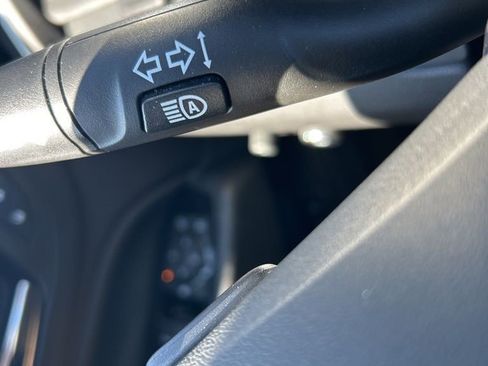 Used 2023 Chevrolet Equinox Premier image 33