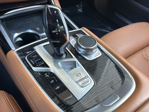Used 2022 BMW 740i w/ M Sport Package RWD image 20