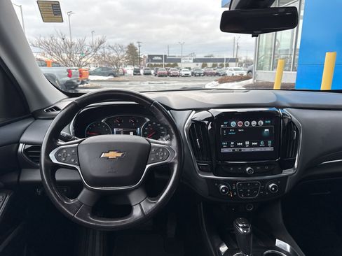 Used 2018 Chevrolet Traverse Premier image 2