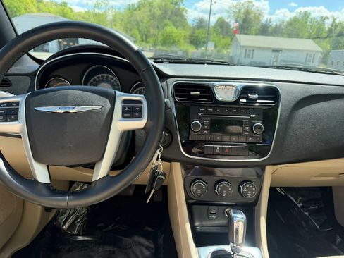 Used 2014 Chrysler 200 Touring FWD image 28