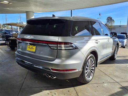 Certified 2023 Lincoln Aviator Reserve w/ Equipment Group 201A image 2