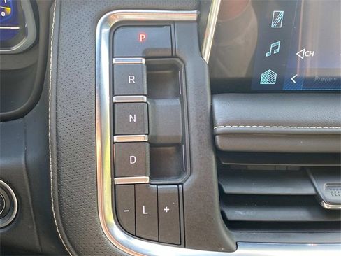 Used 2023 Chevrolet Suburban Premier image 27