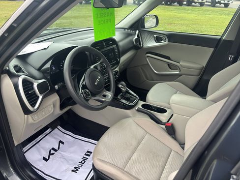 Certified 2022 Kia Soul LX image 8