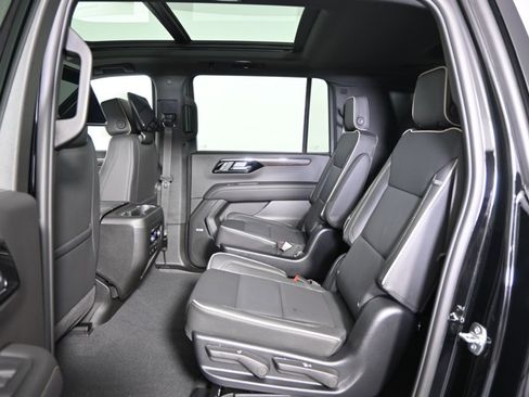 New 2026 Chevrolet Suburban Premier image 20