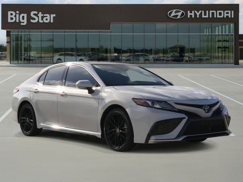 Used 2023 Toyota Camry XSE FWD image 6