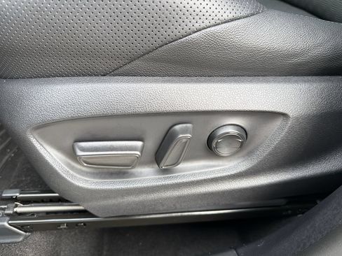 Used 2021 Toyota C-HR Limited FWD image 19