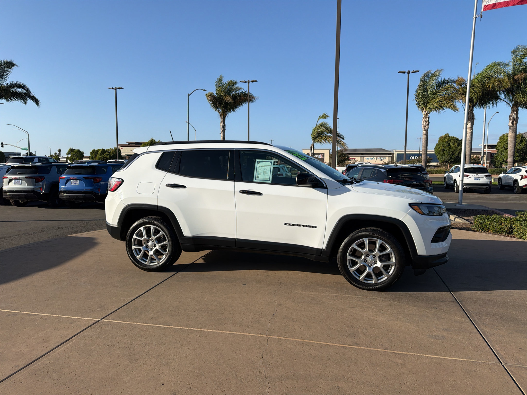 Used 2023 Jeep Compass Latitude AWD/4WD image 4