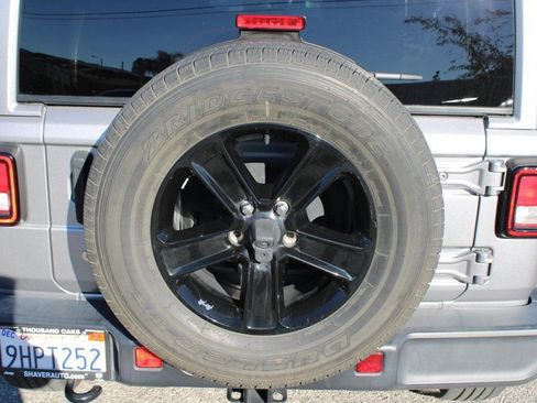 Used 2019 Jeep Wrangler Unlimited Sahara image 31