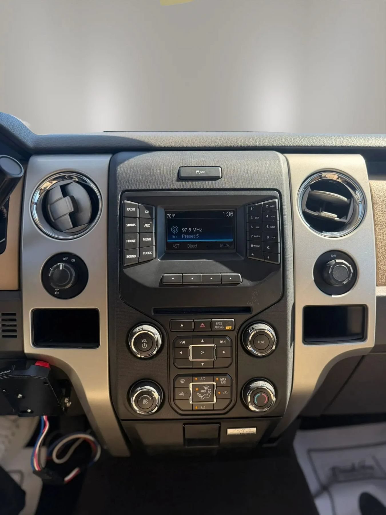Used 2014 Ford F150 XLT w/ XLT Chrome Package RWD image 13