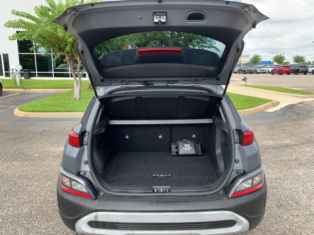 Used 2023 Hyundai Kona SEL w/ Cargo Package FWD image 7