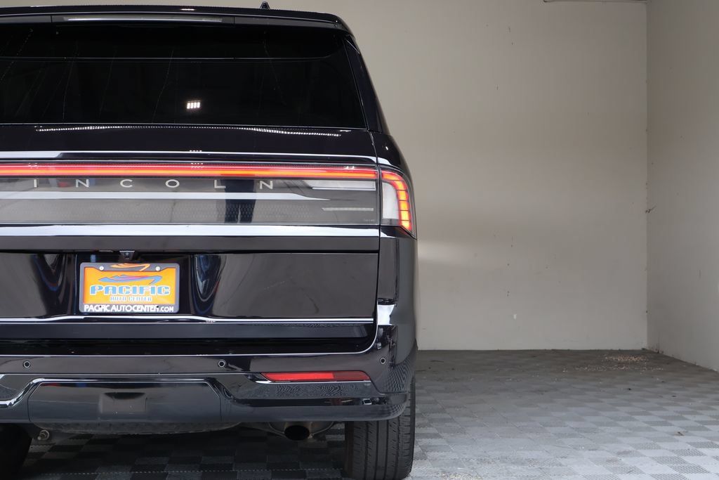 Used 2025 Lincoln Navigator L Reserve AWD/4WD image 13