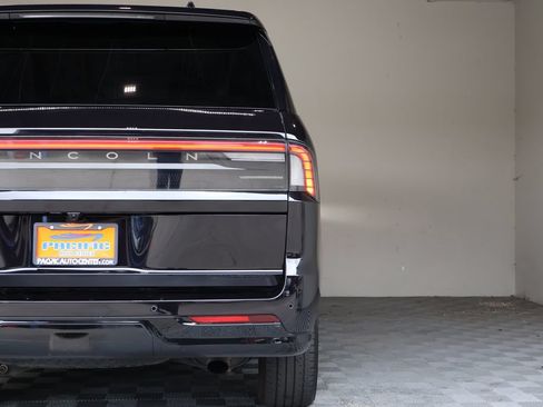 Used 2025 Lincoln Navigator L Reserve AWD/4WD image 13