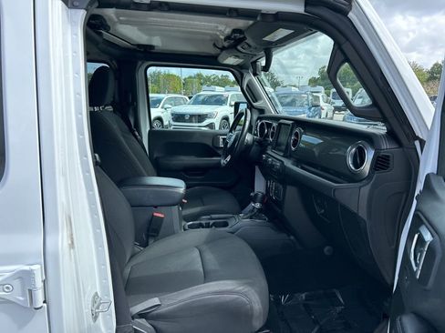 Used 2022 Jeep Wrangler Unlimited Sahara image 33