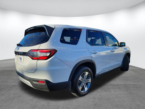 Used 2025 Honda Pilot EX-L image 5