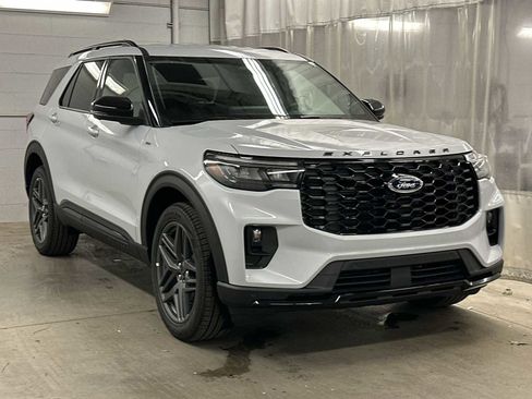 New 2026 Ford Explorer ST-Line w/ ST-Line Street Pack image 32