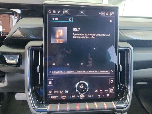 Certified 2025 GMC Yukon XL AT4 w/ AT4 Premium Plus Package AWD/4WD image 13