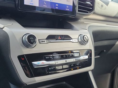 Used 2023 Ford Explorer XLT image 24