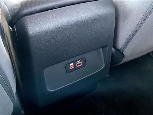 Used 2024 Nissan Frontier SV w/ Technology Package AWD/4WD image 11