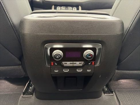 Used 2024 GMC Yukon Denali w/ Advanced Technology Package AWD/4WD image 19