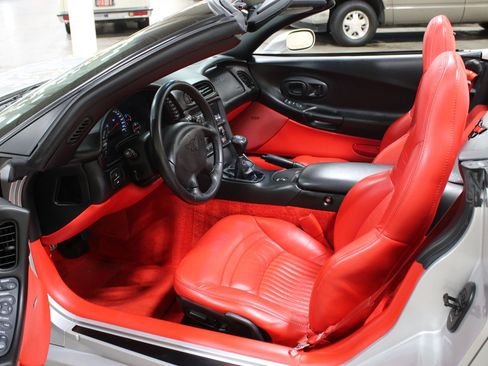 Used 2002 Chevrolet Corvette Convertible w/ Preferred Equipment Group2 RWD image 12