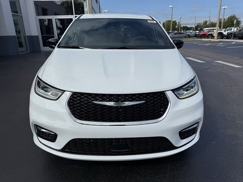 New 2026 Chrysler Pacifica Select image 2