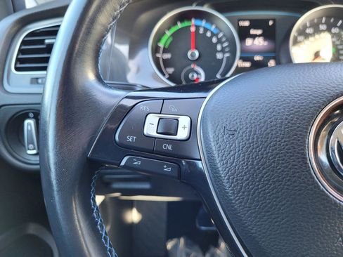 Used 2018 Volkswagen e-Golf SE image 33