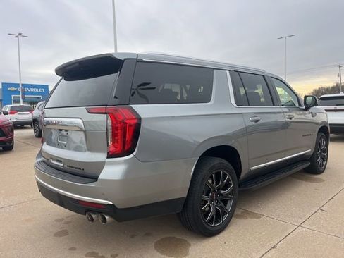 Used 2023 GMC Yukon XL Denali image 4