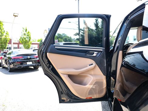 Used 2020 Porsche Macan AWD/4WD image 26