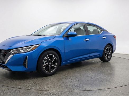 Used 2025 Nissan Sentra SV image 3