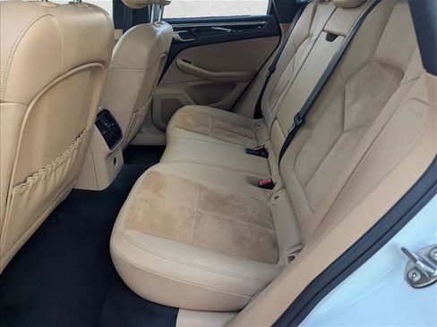 Used 2018 Porsche Macan image 17