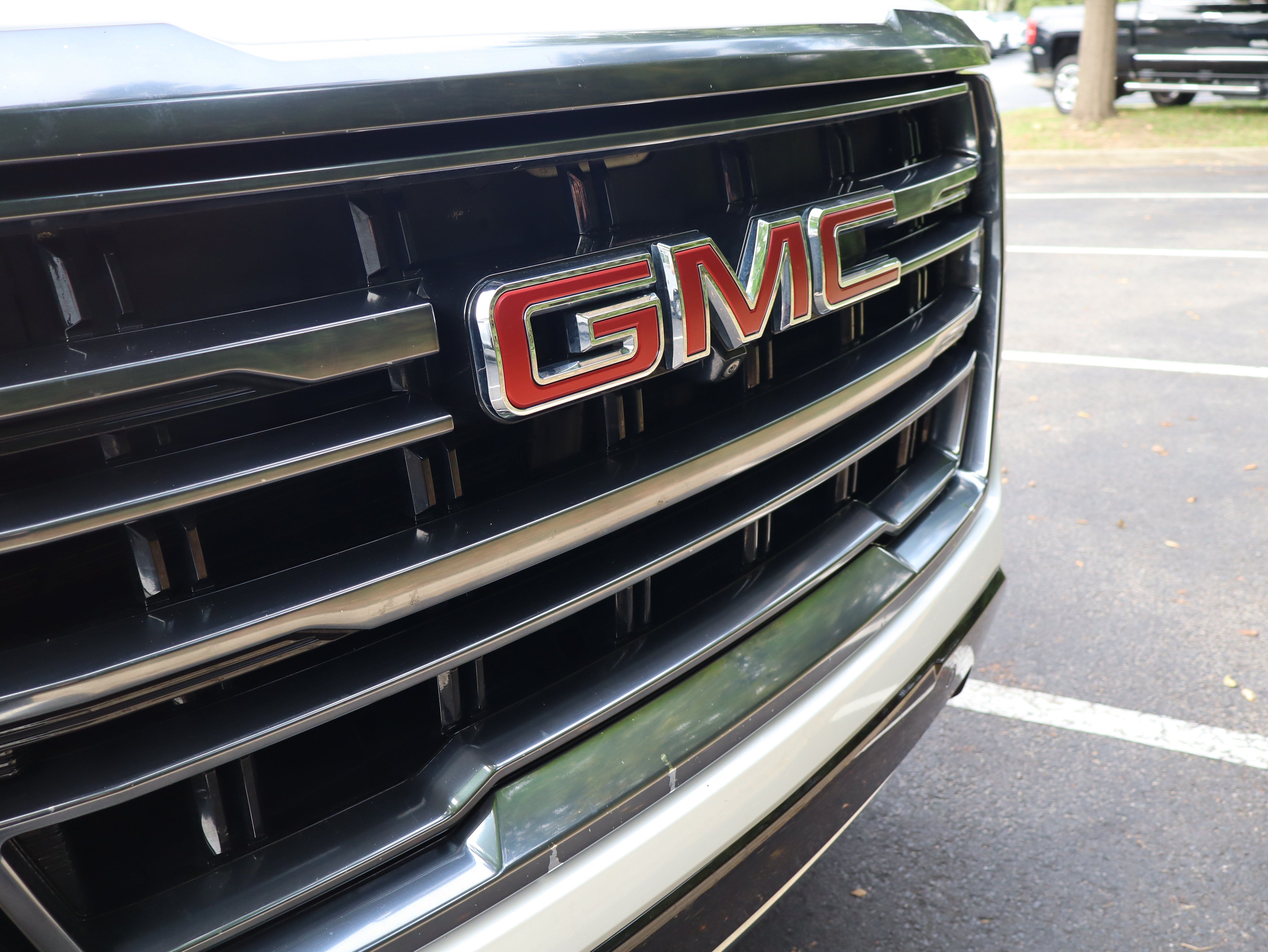Used 2024 GMC Yukon AT4 w/ Technology Package AWD/4WD image 14
