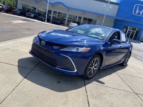 Used 2024 Toyota Camry XLE image 4