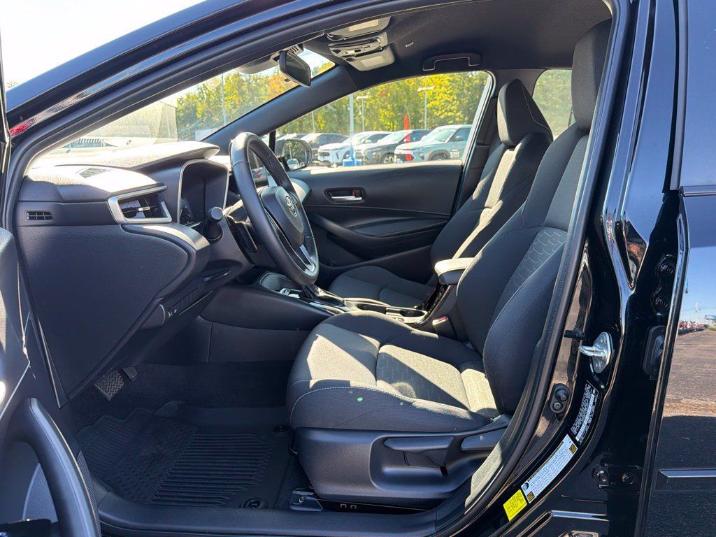 Used 2025 Toyota Corolla SE FWD image 27