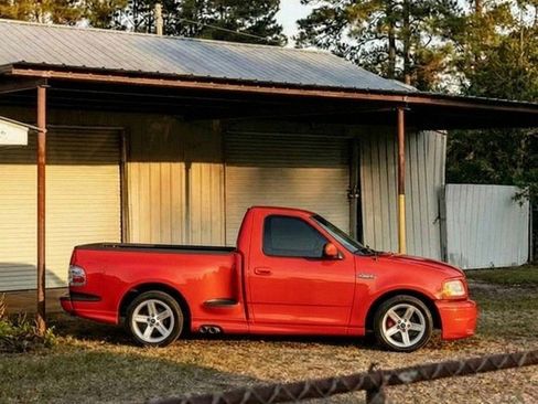 Used 2004 Ford F150 Lightning RWD image 4