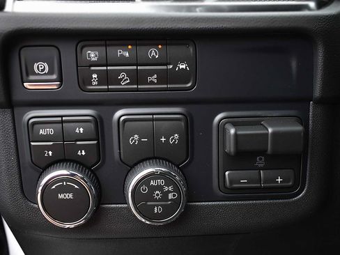 New 2026 Chevrolet Suburban RST w/ Comfort Package AWD/4WD image 24