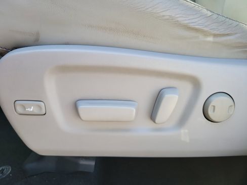 Used 2015 Toyota Highlander XLE image 14