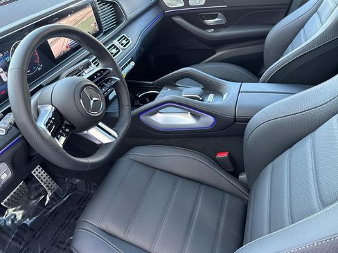 Used 2026 Mercedes-Benz GLS 450 4MATIC image 4