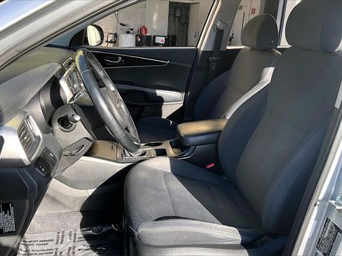 Used 2018 Kia Sorento LX image 15