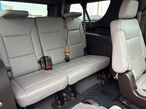 Used 2022 Chevrolet Suburban Z71 w/ Luxury Package image 15