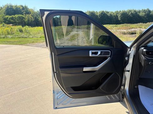 Used 2023 Ford Explorer XLT w/ Equipment Group 202A AWD/4WD image 13