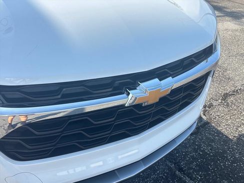 Used 2025 Chevrolet Trax LT FWD image 6