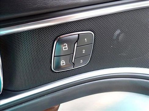 Used 2019 Ford Explorer Platinum image 16